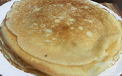 Подавайте блины с вареньем, медом или сгущенкой.