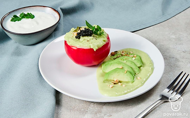 Фаршированные авокадо помидоры — Рецепт с фото