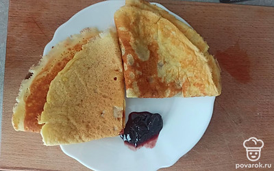 Подаем блинчики с вареньем. 