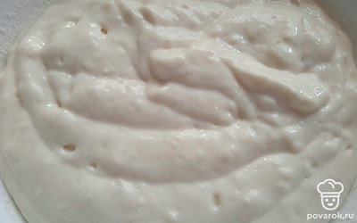 Все тщательно перемешайте, долейте растительное масло.