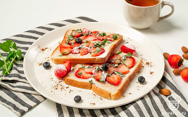 Тост с клубникой — Рецепт с фото