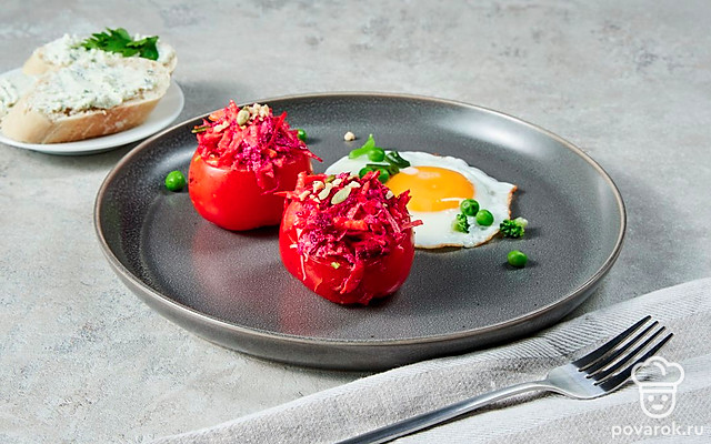 Фаршированные свеклой помидоры — Рецепт с фото