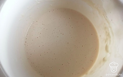 Хорошо взбиваем тесто. 