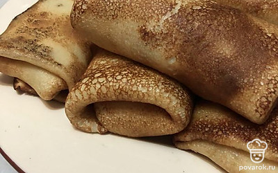 Такие блинчики вкусные сами по себе, им не нужны никакие добавки. Тем более они пропитаны сливочным маслом.