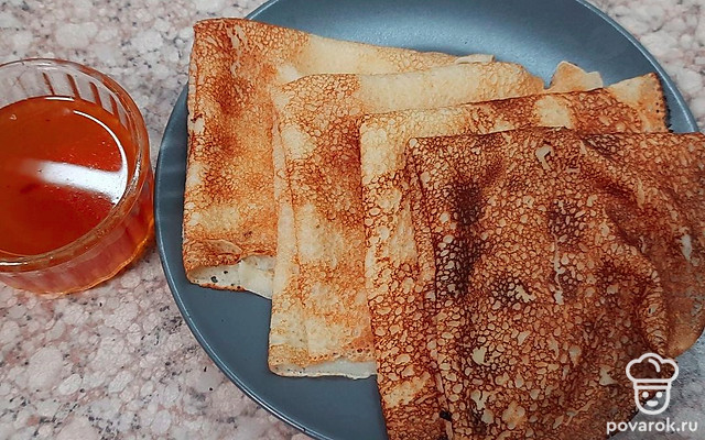 Тонкие сахарные блинчики с медом — Рецепт с фото