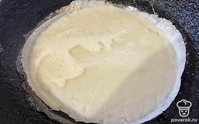 Таким образом обжарьте все блины. 