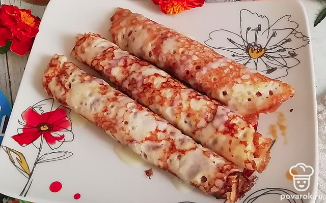 Блинные рулетики с вареной сгущенкой — Рецепт с фото