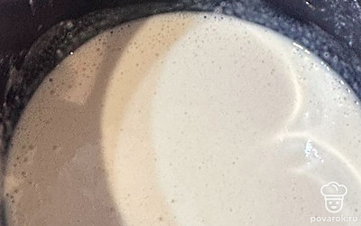 Хорошо перемешиваем, добавляем йогурт. Смешиваем.