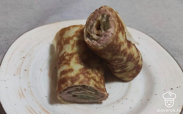 Блинчики с паштетом и соленым огурцом — Рецепт с фото