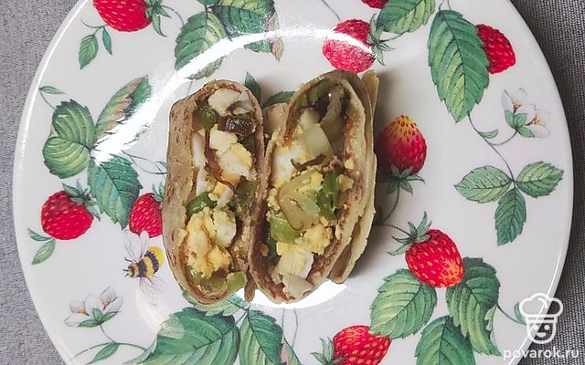 Блин с луком-пореем и яйцом — Рецепт с фото