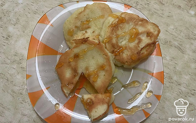 Ароматные мини-блинчики с начинкой из абрикосового джема — Рецепт с фото