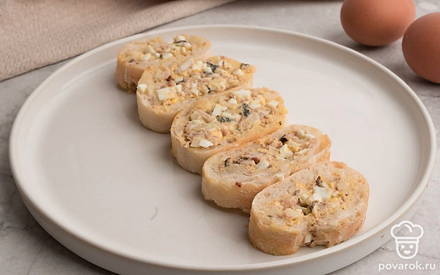 Фаршированный багет яйцами и шпротами — Рецепт с фото