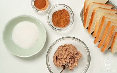 Приготовьте начинку. Сливочное масло соедините с корицей, сахаром, ванильным сахаром и мускатным орехом.