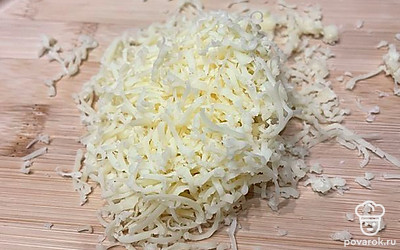 Натираем сыр.