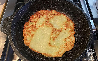 Обжариваем с двух сторон и подаем к столу.