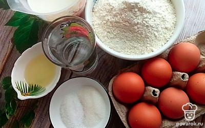 Подготовьте все ингредиенты. Молоко можно наполовину смешать с водой. 