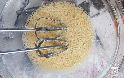 И взбиваем до пенки. 