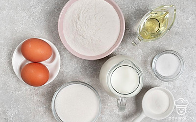 Просейте рисовую муку. Вымойте яйца. Подготовьте сковороду.