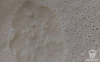 Добавьте растительное масло. Все смешайте.