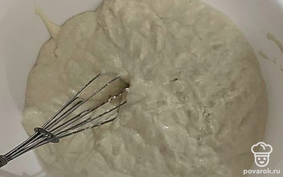 Перемешайте венчиком.