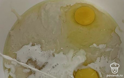 Далее добавьте сливки.