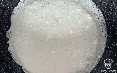 Выпекайте на сковороде с двух сторон, до румянца.