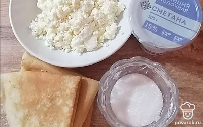 Подготовьте все ингредиенты. Приготовьте блинчики заранее.