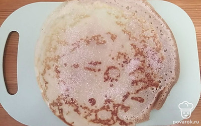 Блинчик посыпьте сахаром. 