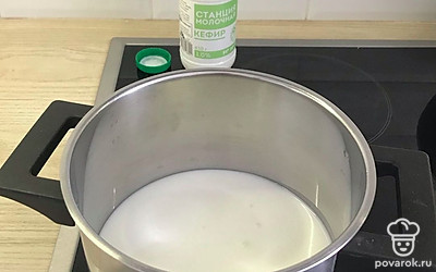 Кефир слегка нагрейте.