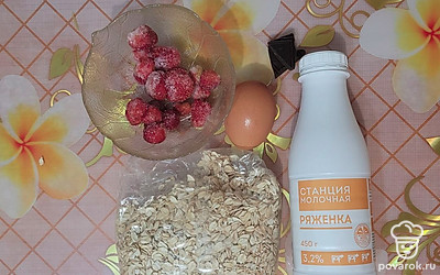 Подготовьте все необходимые продукты. Овсяные хлопья измельчите в блендере.