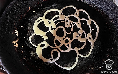 Таким образом приготовьте все блинчики. 