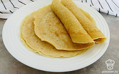 Из такого количества ингредиентов получается 4 блинчика. Подавайте с фруктами, медом или сгущенкой.