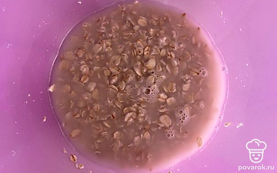 Заливаем кипятком. Даем постоять 5 минут. Остужаем.