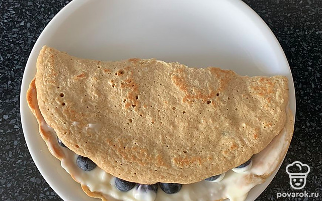 Овсяноблин с творожным сыром и голубикой — Рецепт с фото