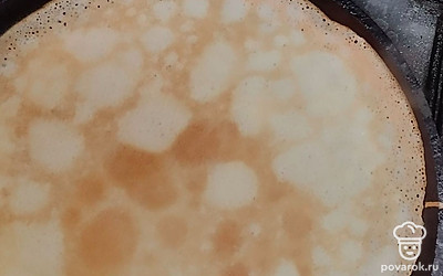 Жарить блинчики на хорошо разогретой сковороде с двух сторон.