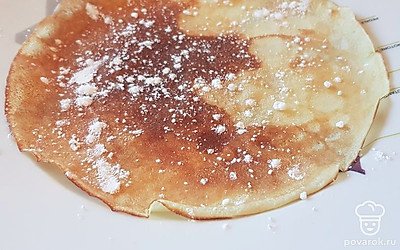 Блины отлично сочетаются с вареньем или сгущенкой. 