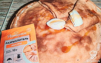 Подавайте со сметаной, медом и маслом.