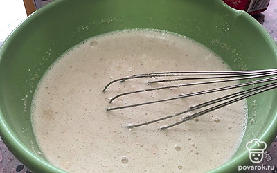 Вес муки определяйте по консистенции теста. У меня вышло 150 грамм.