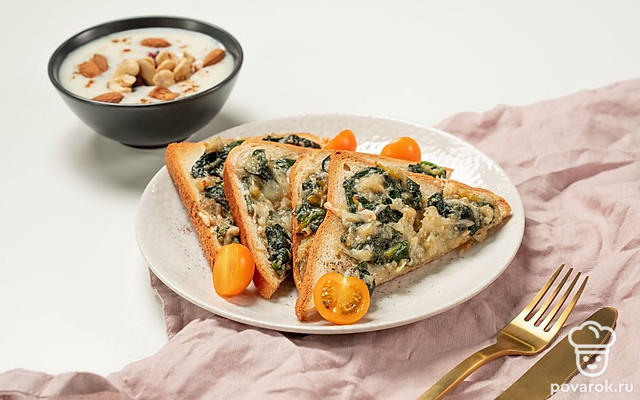 Тост со шпинатом — Рецепт с фото