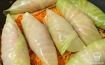 Выкладываем на сковороду к овощам.