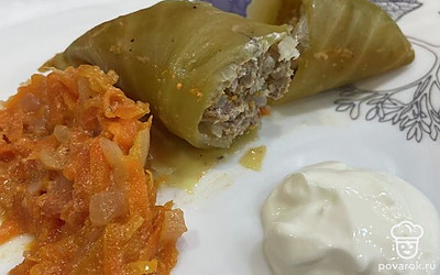 Подавать лучше всего со сметаной.