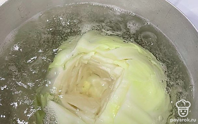 Капусту варим в подсоленной воде 10-15 минут.