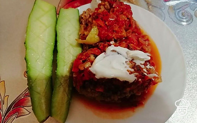 Подавать со сметаной.