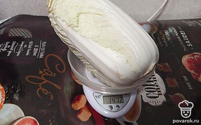 Подготовим пекинскую капусту. Вот такой кочан.