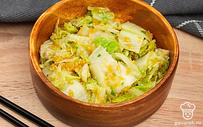 Храните заготовку в холодильнике, перед подачей нарежьте толстыми или тонкими пластинами поперек кочана. Приятного аппетита.