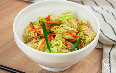 Блюдо готово! Подавайте к столу охлажденным. Может употребляться как самостоятельное блюдо или как гарнир к мясу или рыбе. Вы можете украсить блюдо зернами кунжута.