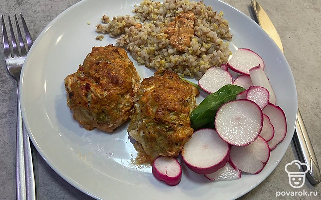 Ленивые голубцы из индейки с салатом айсберг в томатном соусе — Рецепт с фото