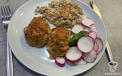 Подавайте порционно с любимым гарниром и овощами.