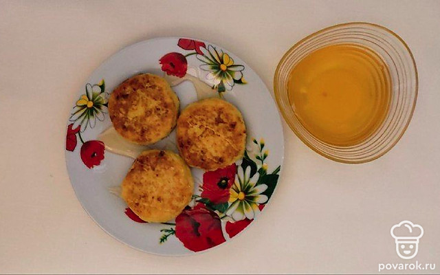 Лакомые сырники с медом — Рецепт с фото