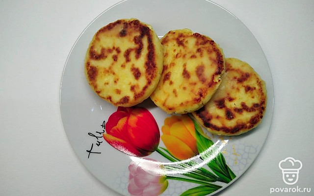 Ароматные сырники с манкой — Рецепт с фото